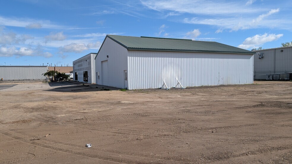 More Photos Of 2320 Cunningham St, La Crosse Warehouse For Sale