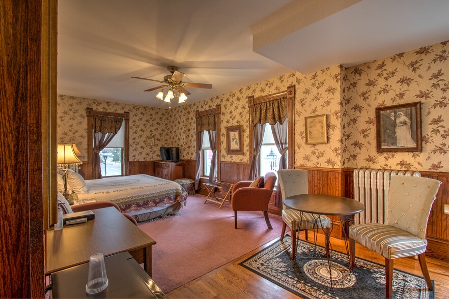 More Photos Of 80 4th St W, Rush City Hotel For Sale