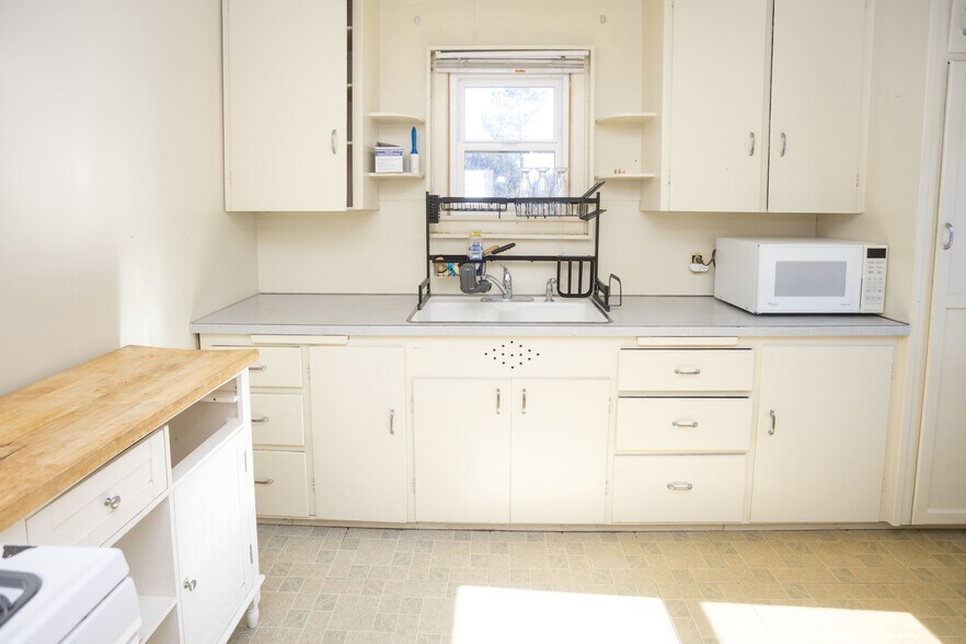 More Photos Of 41312 Big Bear Blvd, Big Bear Lake General Retail For Sale