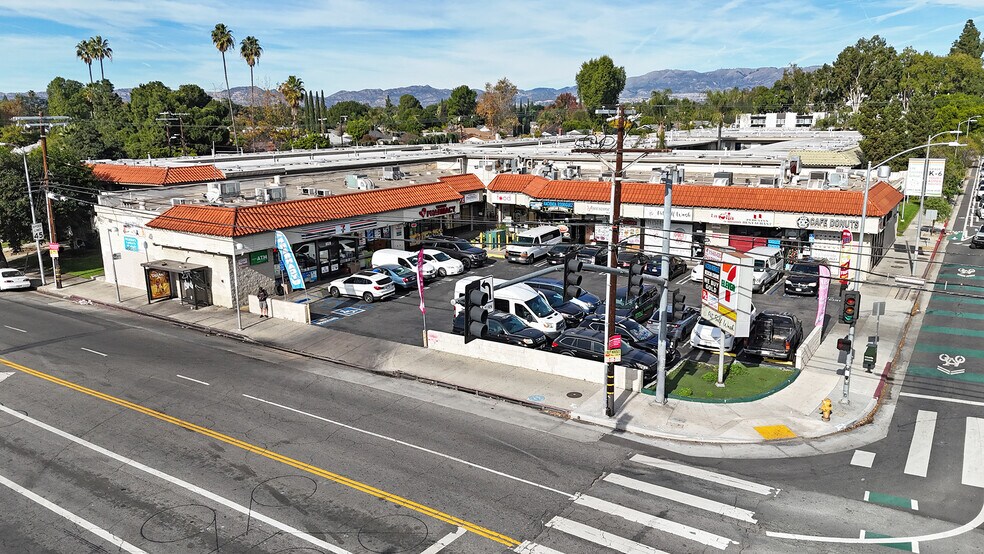 More Photos Of 18501 Victory Blvd, Reseda Unknown For Lease