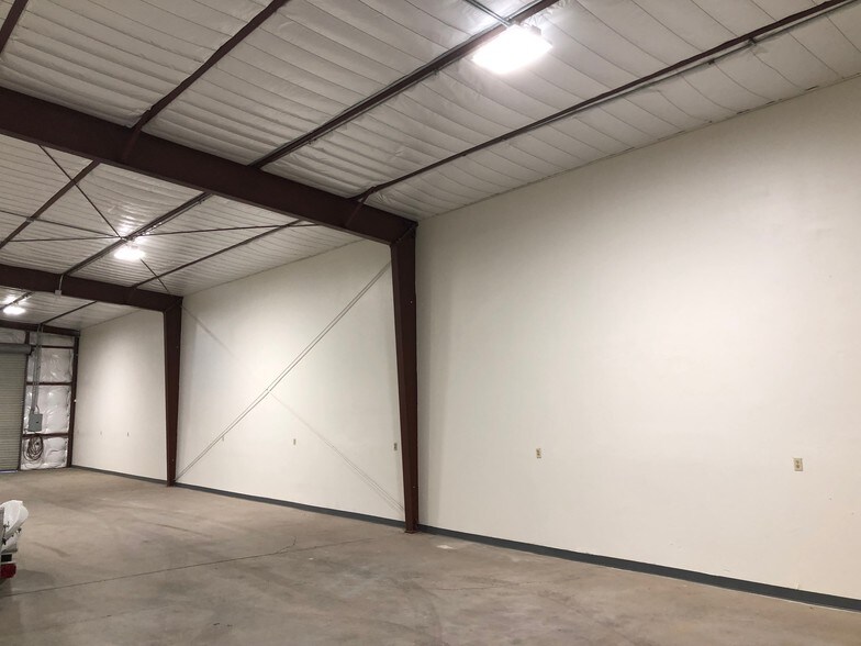 More Photos Of 811 S Santa Rita Ave, Tucson Warehouse For Lease
