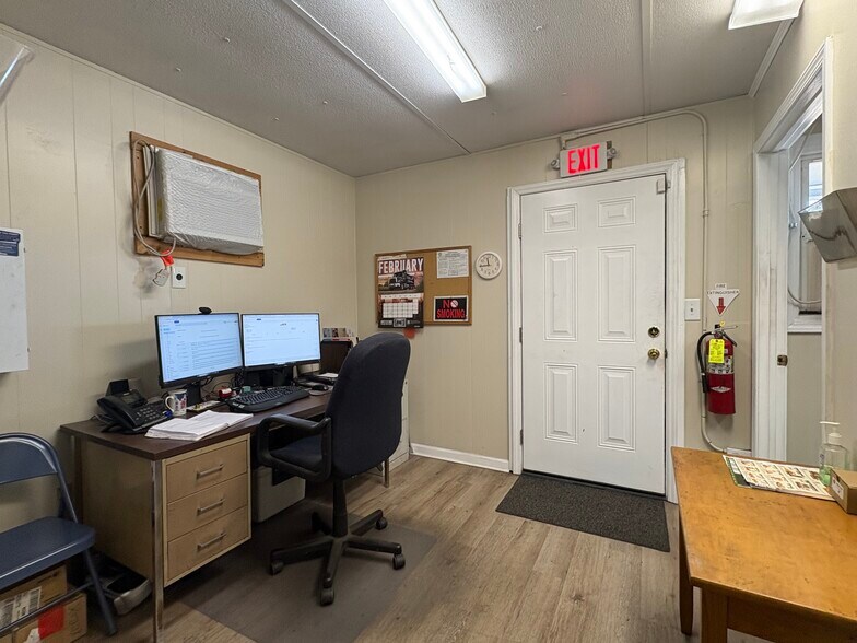 More Photos Of 3010 Lancaster Hwy, Richburg Service For Lease