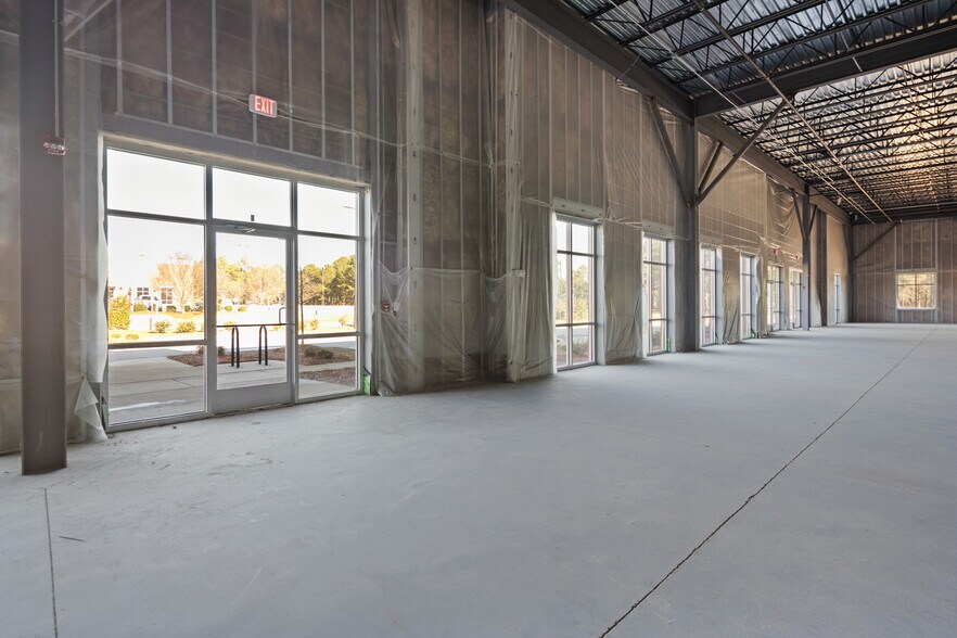 More Photos Of 2810 Procurement Cir, Fayetteville Flex For Lease