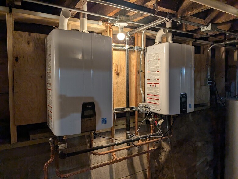 More Photos Of 518 W Main St, Kirkland Freestanding For Sale