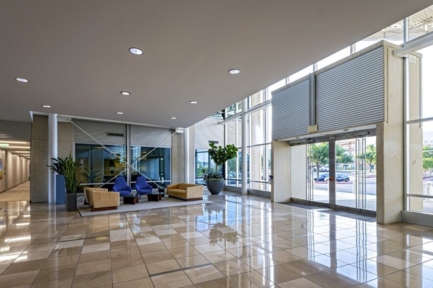 More Photos Of 810 Hester's Crossing, Round Rock Office For Lease