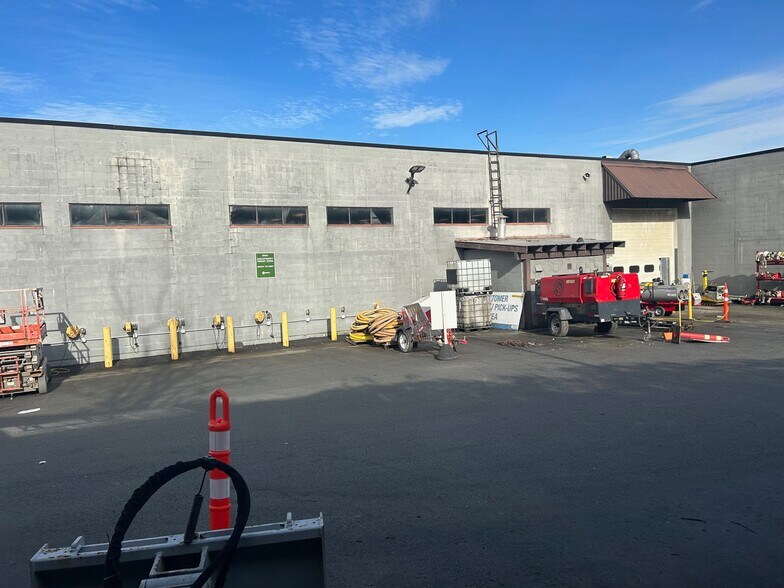 More Photos Of 10088 Grace Rd, Surrey Warehouse For Sale