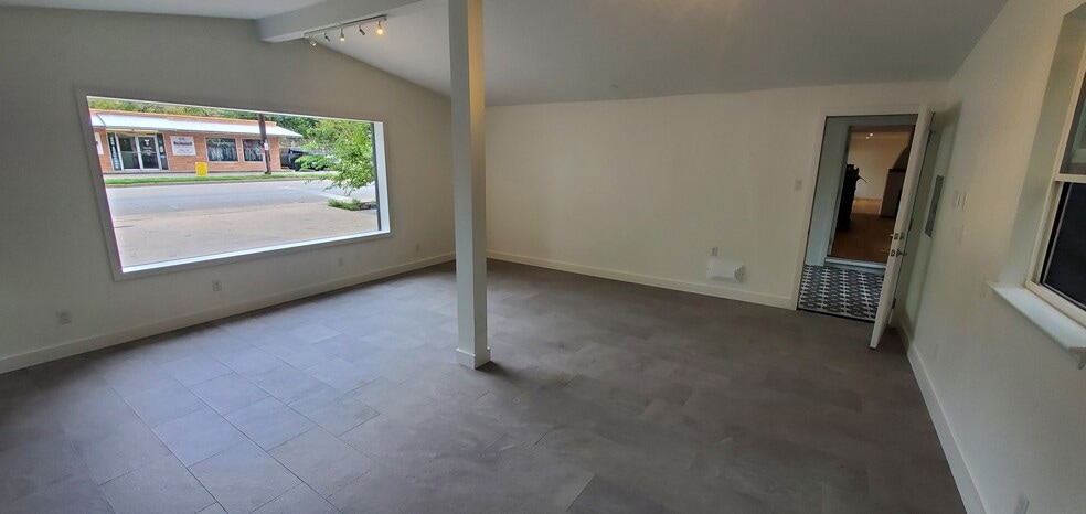 More Photos Of 1405 E 38th 1/2 St, Austin Office For Lease
