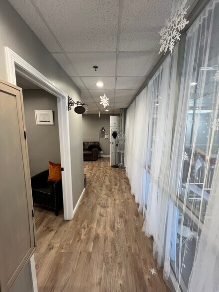 More Photos Of 263 N York Rd, Elmhurst Medical For Lease