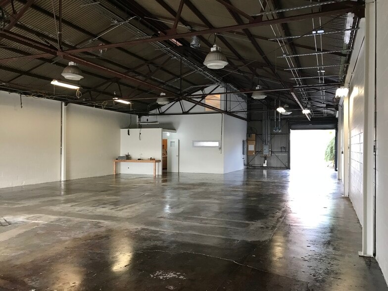 More Photos Of 1330 Willow St, Los Angeles Flex For Lease
