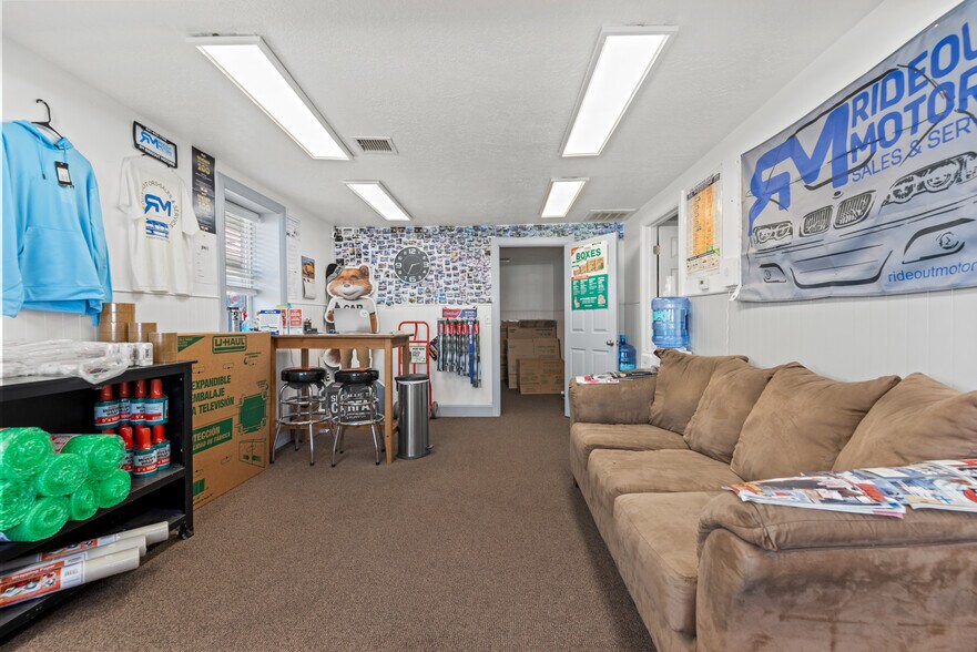 More Photos Of 225 W State St, Lehi Auto Dealership For Sale