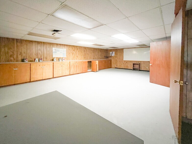 More Photos Of 3703 S Lewis St, New Iberia Warehouse For Sale