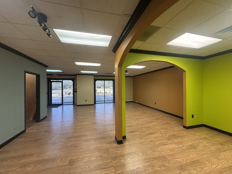 More Photos Of 5930 Gateway Dr, Alpharetta Warehouse For Lease