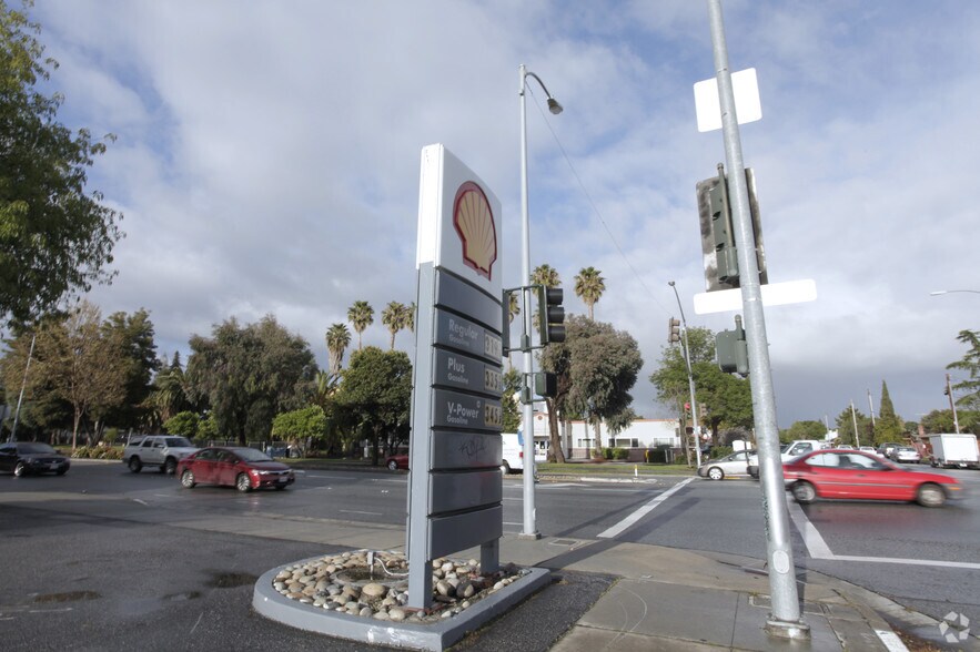 More Photos Of 2194 University Ave, East Palo Alto Service Station For Sale