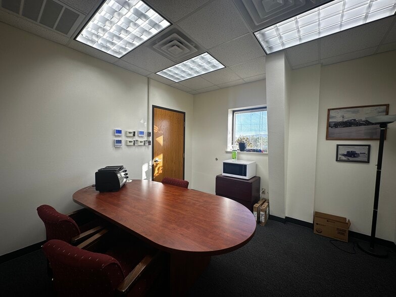 More Photos Of 302 Thunder Rd, Duenweg Warehouse For Lease