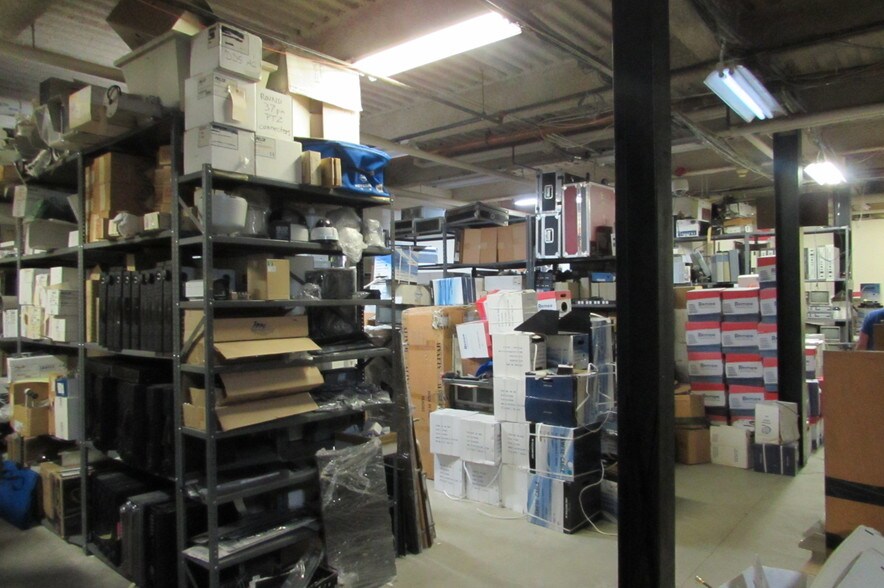 More Photos Of 20 Industrial Dr, Middletown Light Manufacturing For Sale