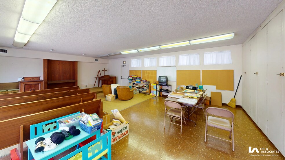 More Photos Of 3525 Elm Ave, Long Beach Showroom For Sale