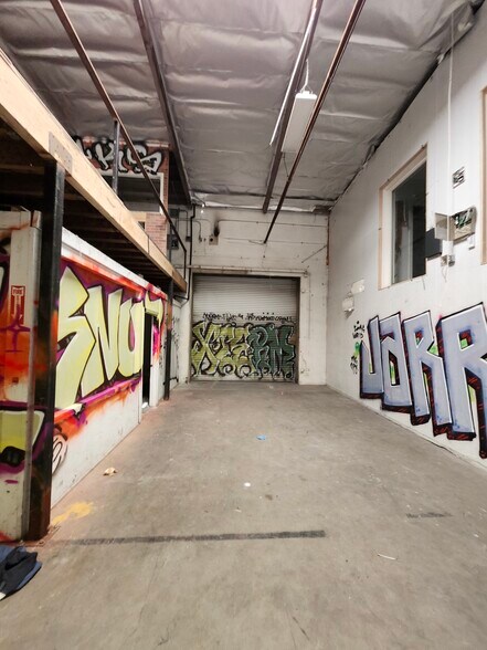 More Photos Of 13501 S Main St, Los Angeles Warehouse For Lease