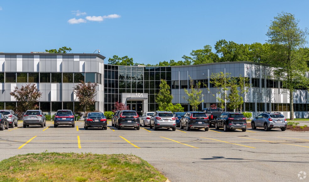 More Photos Of 101 Edgewater Dr, Wakefield Unknown For Lease