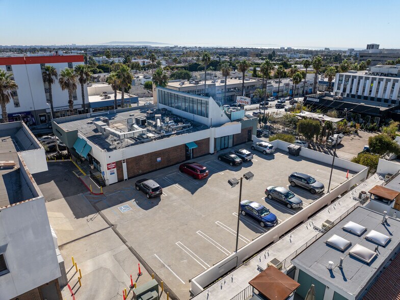More Photos Of Wilshire Blvd @ NWC Wilshire Blvd & Berkeley St, Santa Monica Unknown For Lease