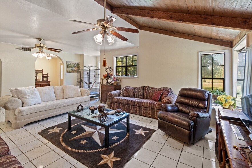 More Photos Of 750 N US Highway 287, Palestine Multifamily For Sale