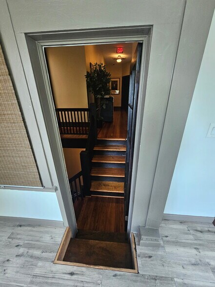 More Photos Of 403 Green St, Gainesville Office For Lease
