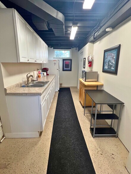 More Photos Of 232 S Batavia Ave, Batavia Office For Sale