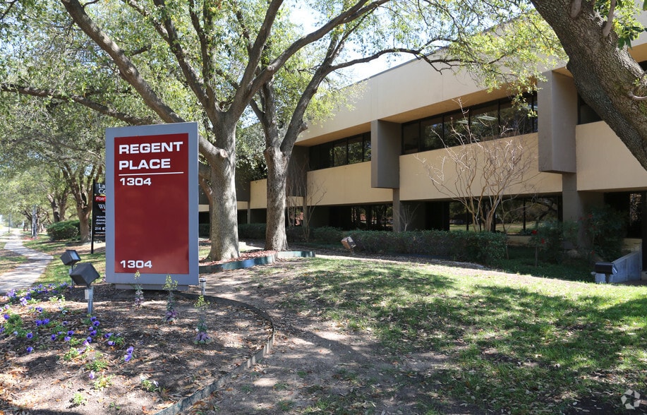 Primary Photo Of 1304 W Walnut Hill Ln, Irving Office For Lease