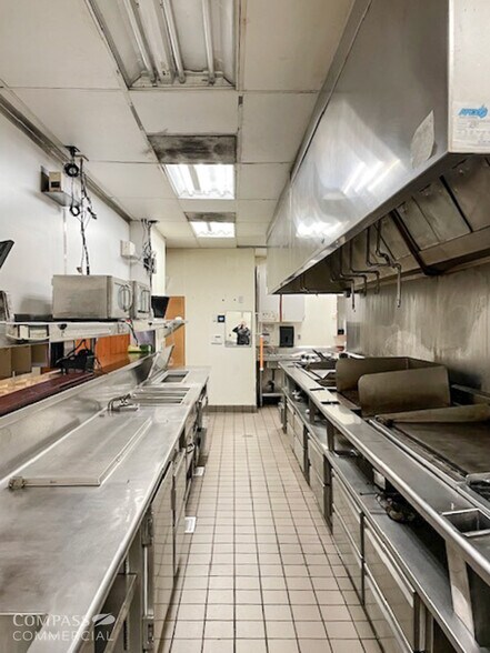 More Photos Of 210 Penninger St, Central Point Restaurant For Lease