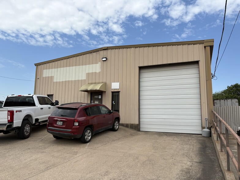 Primary Photo Of 2215 Solona St, Haltom City Warehouse For Sale