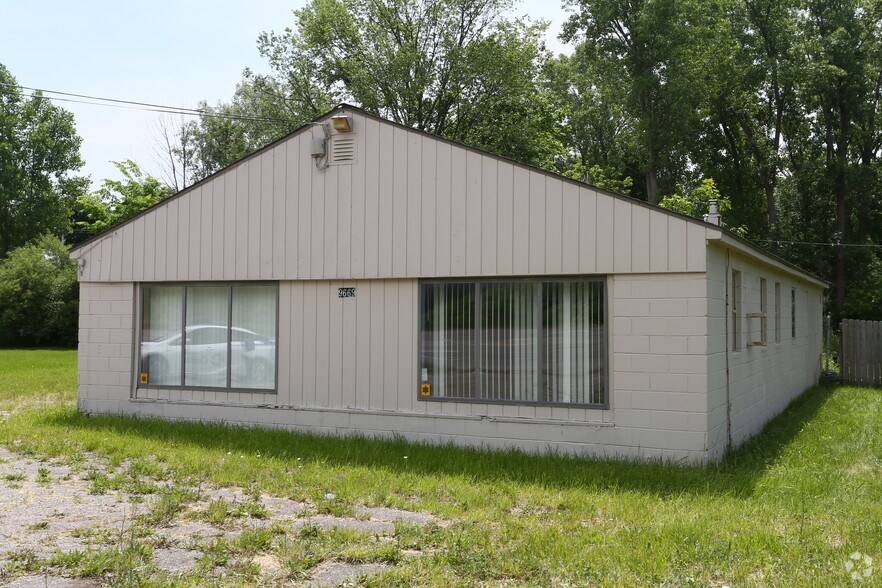 More Photos Of 9669 Highland Rd, White Lake Township Freestanding For Sale