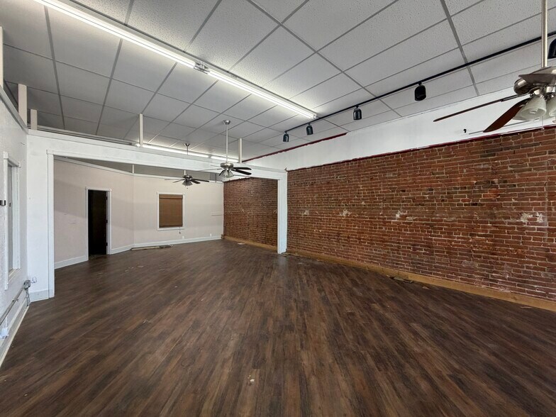 More Photos Of 1705 Washington St, Blair Storefront Retail Office For Sale