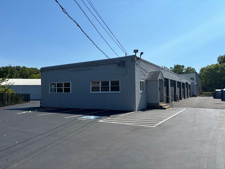 More Photos Of 1160 Easton Rd, Horsham Township Warehouse For Lease