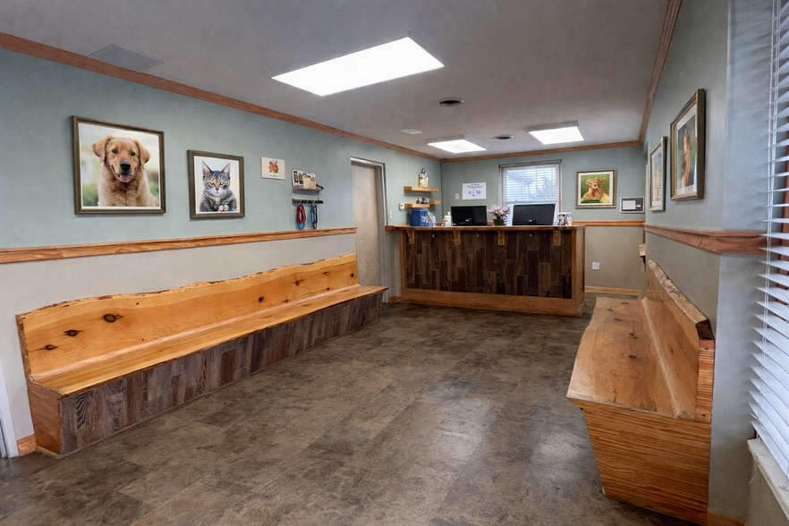 More Photos Of 191 Wallins Corners Rd, Amsterdam Medical For Sale