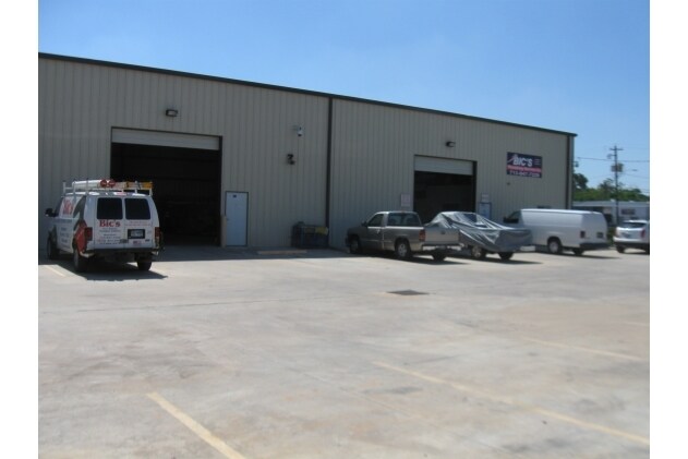 More Photos Of 6606 Lindbergh Ave, Houston Warehouse For Lease