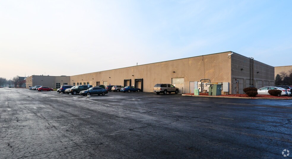 More Photos Of 2328-2360 N 27th St, Milwaukee Office For Lease