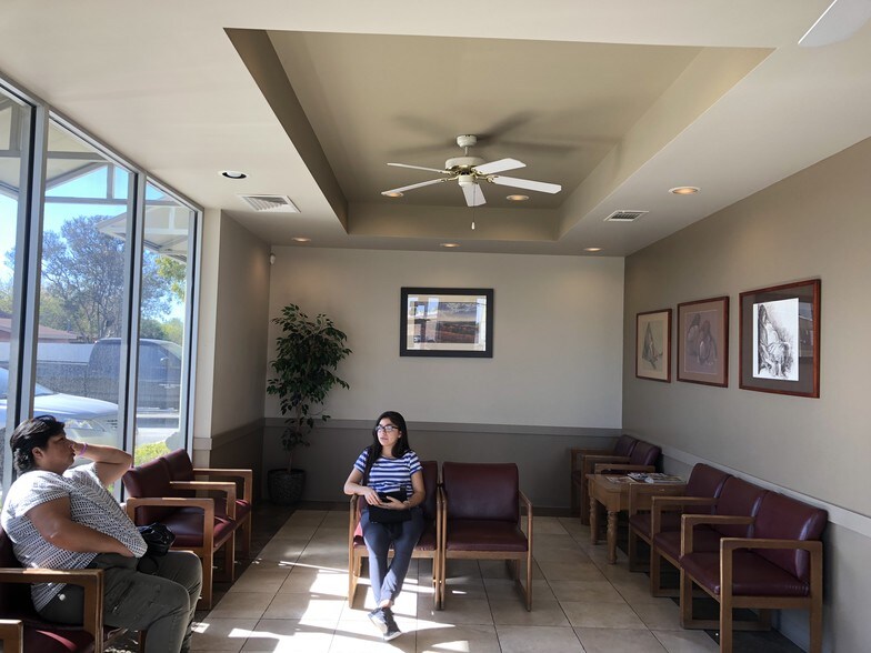 More Photos Of 7127 Somerset Rd, San Antonio Medical For Lease