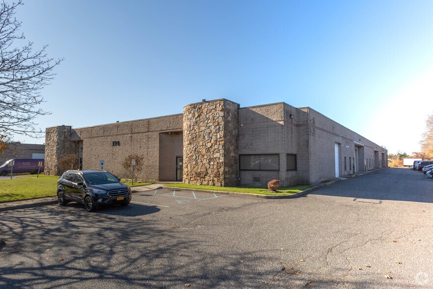 More Photos Of 390 Knickerbocker Ave, Bohemia Warehouse For Lease