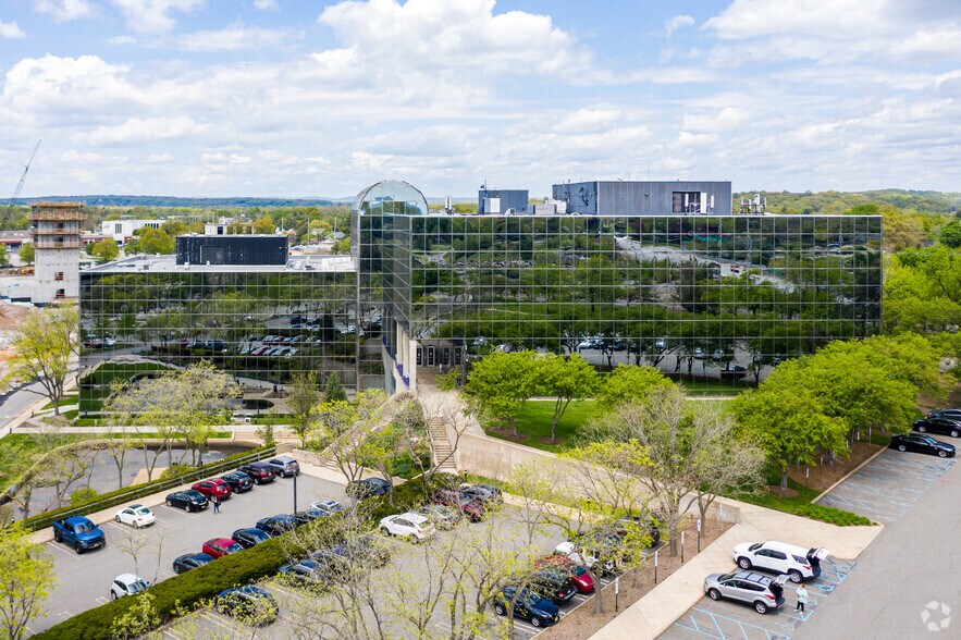 More Photos Of 140 E Ridgewood Ave, Paramus Coworking Space