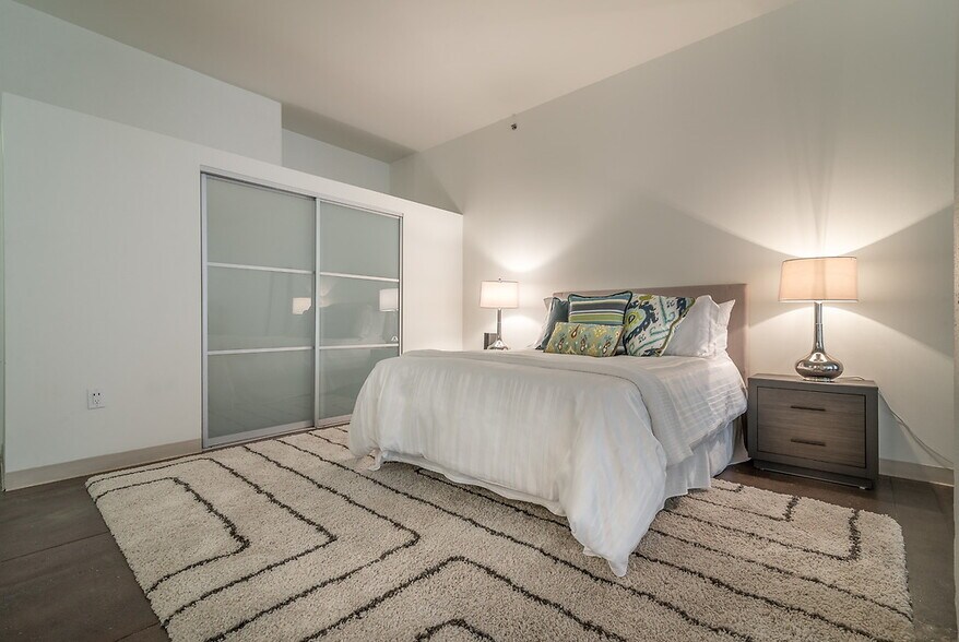 More Photos Of 610 S Main St, Los Angeles Apartments For Lease