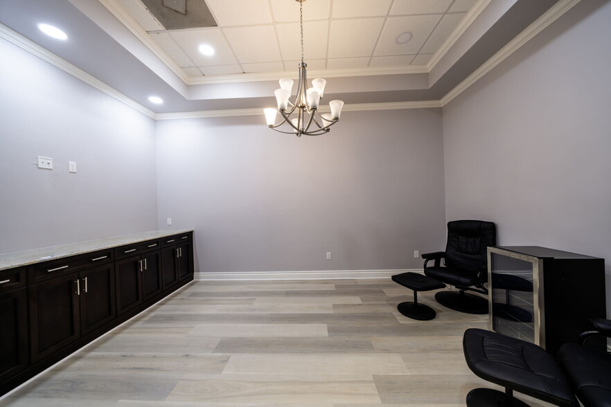 More Photos Of 24551 Production Cir, Bonita Springs Showroom For Lease