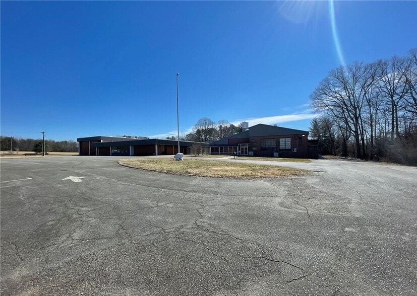 More Photos Of 7165 NC 89 Hwy W, Westfield Industrial For Lease