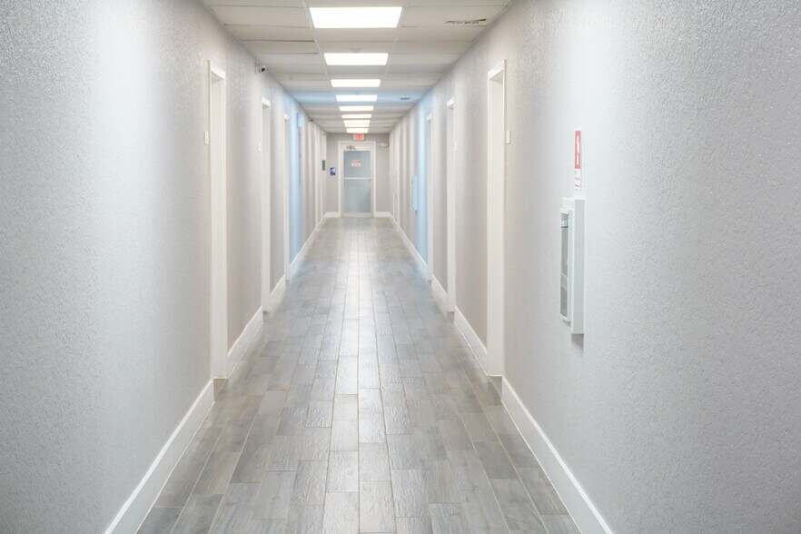 More Photos Of 2520-2650 N University Dr, Sunrise Unknown For Lease