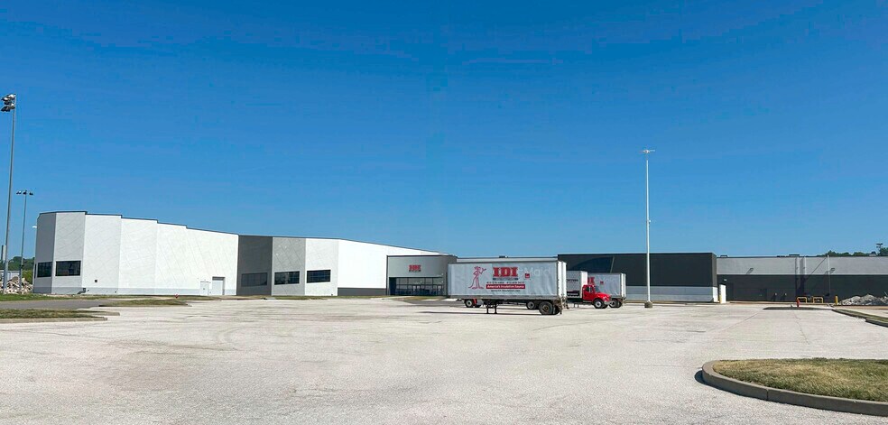 More Photos Of 5555 Saint Louis Mills Blvd, Hazelwood Warehouse For Lease