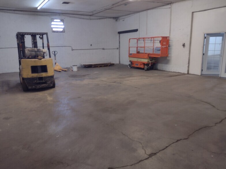 More Photos Of 4165 W Clarendon Ave, Phoenix Manufacturing For Lease