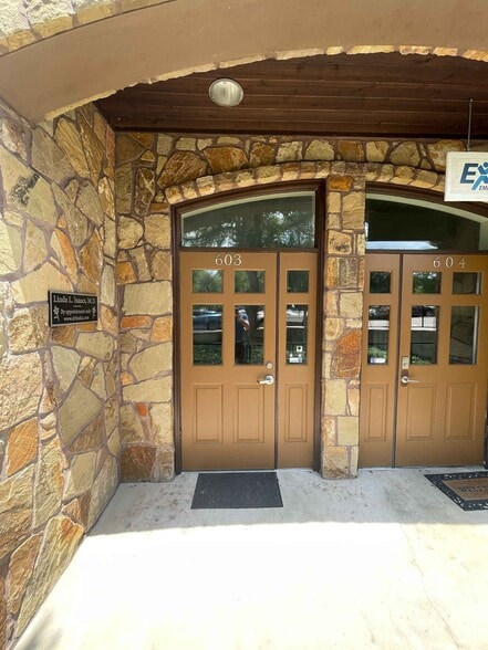 More Photos Of 2500 W William Cannon Dr, Austin Medical For Lease
