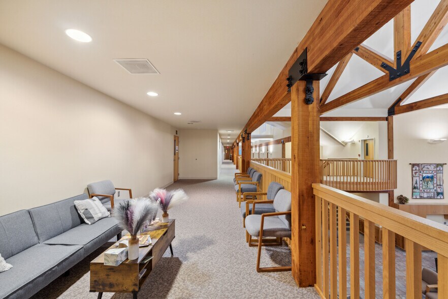 More Photos Of 1963 Thompson Rd, Coos Bay Hospital For Lease