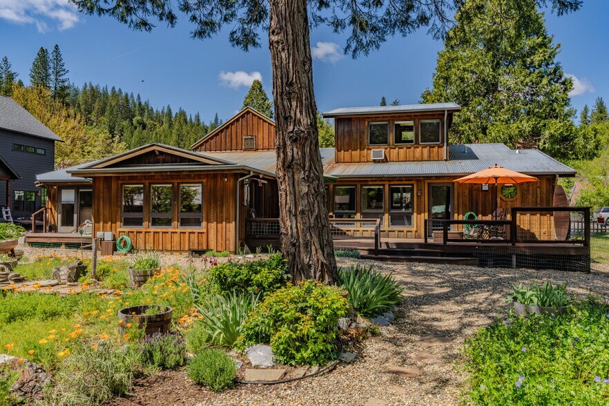 More Photos Of 21376 Consolation St, Volcano Specialty For Sale
