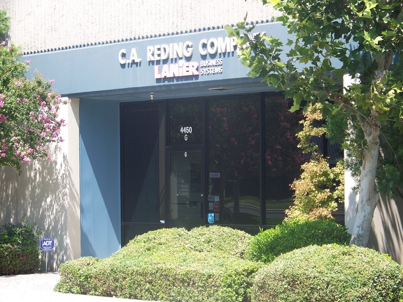 More Photos Of 4800 Stine Rd, Bakersfield Showroom For Lease