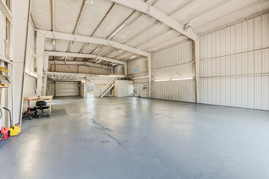 More Photos Of 1911 Dana Dr, Fort Myers Warehouse For Sale
