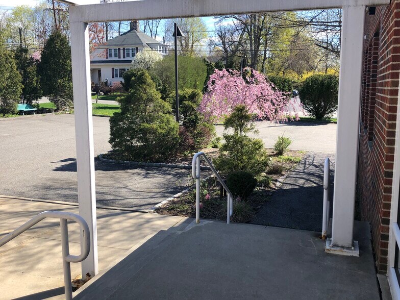 More Photos Of 2966 Crompond Rd, Yorktown Heights Schools For Lease